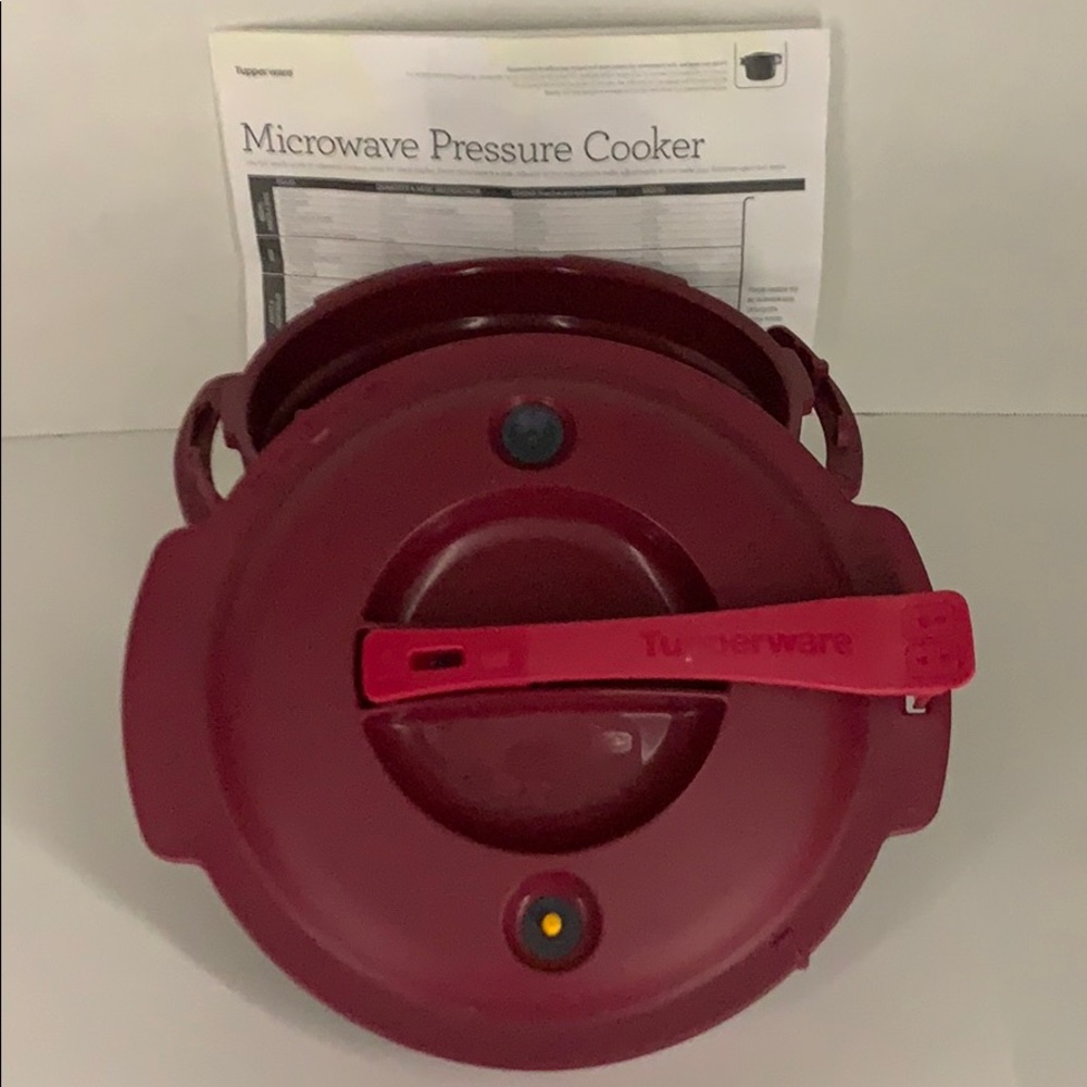Tupperware Vintage 3 Qt. Microwave Pressure Cooker